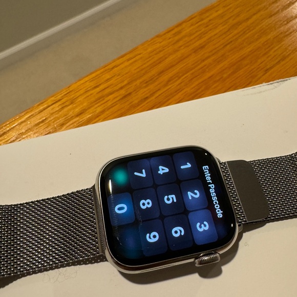 Apple Watch Series 9 Silver Stainless Steel Milanese Loop - 41MM - Picture 5 of 7